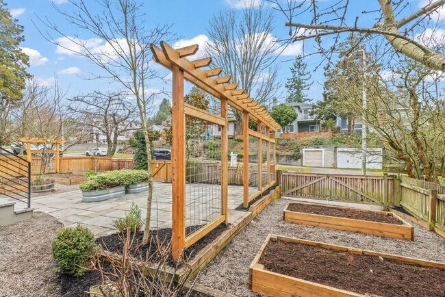 Building Photo - Charming Cottage in West Seattle's Highly ...