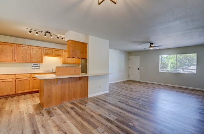 Building Photo - 3035 Pleasant Valley Cir