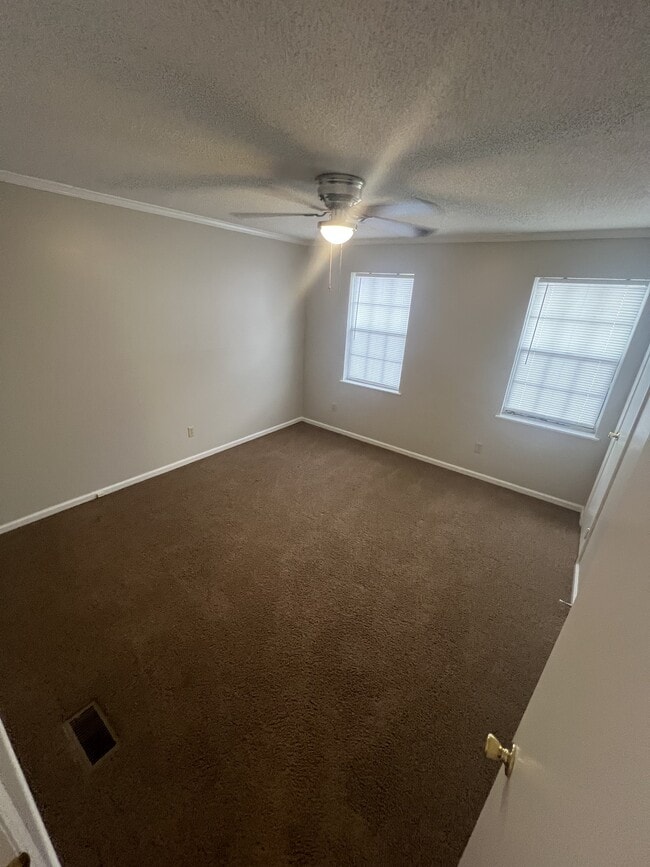 Building Photo - 716 Verdant Dr