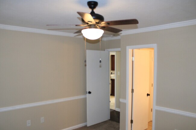 Building Photo - 4104 Spencer St