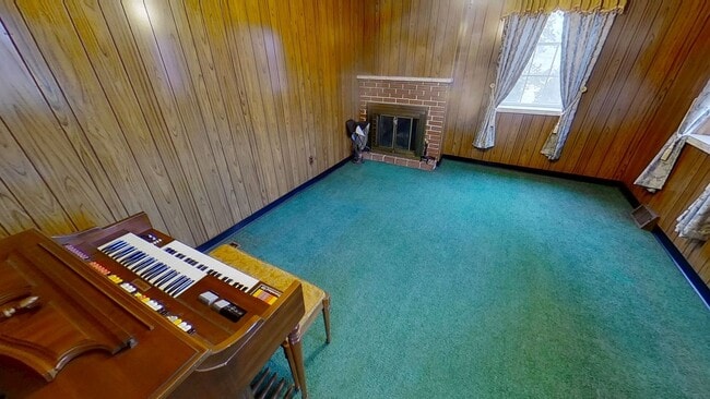 Building Photo - Cozy Single-Family Farmhouse with Rustic Character