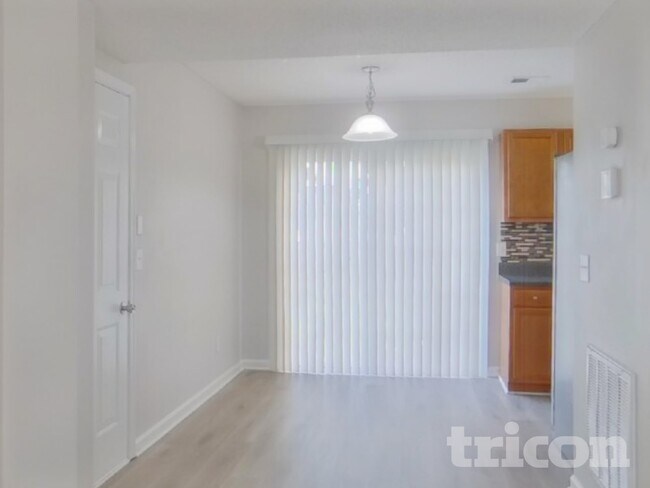 Building Photo - 131 Quiet Grove Dr