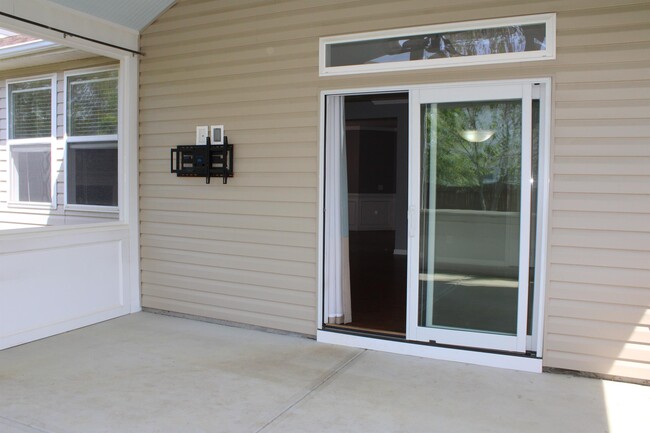 Building Photo - 217 Edgecroft Way