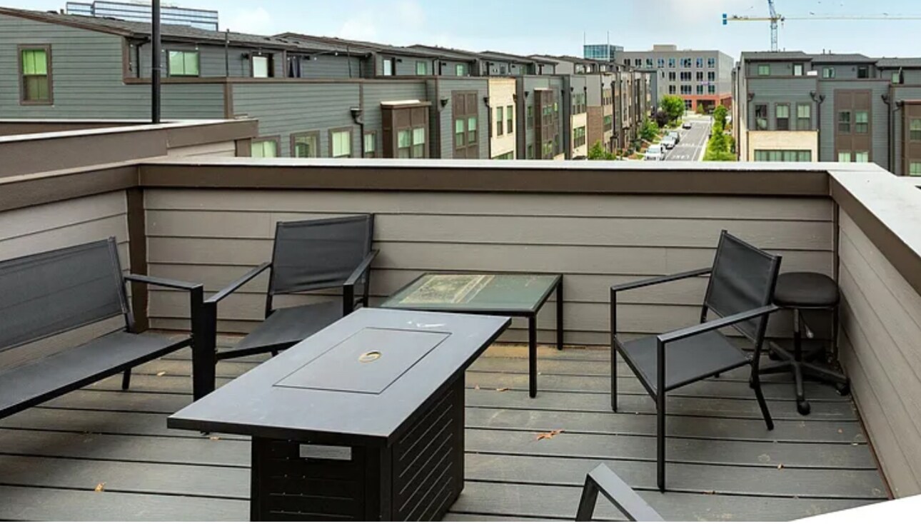 Stunning views perfect for entertaining or relaxing. Lighting and fun. - 314 Music Hall Way