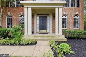 Building Photo - 9255 Bowers Brook Pl
