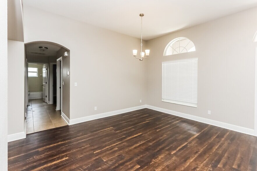 Building Photo - 2514 Allwood Ave