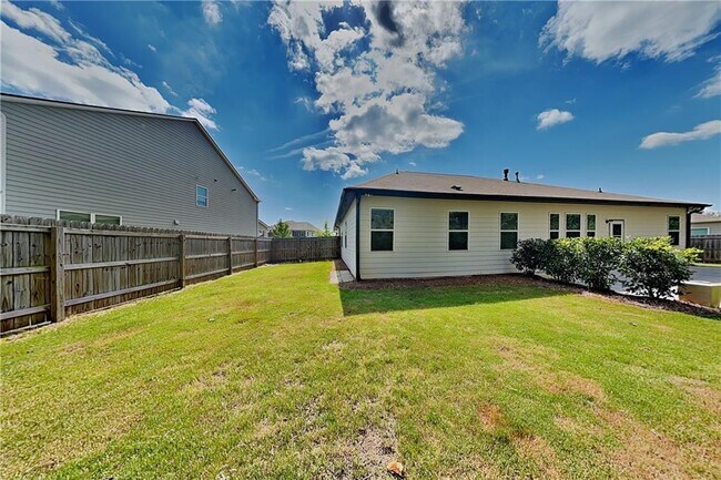 Building Photo - 6945 Daylily Ln