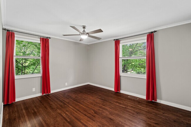 Building Photo - 2219 Dearborn Dr
