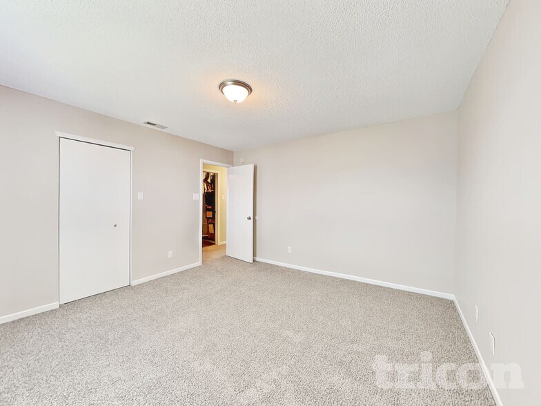 Building Photo - 675 Country Gate Dr