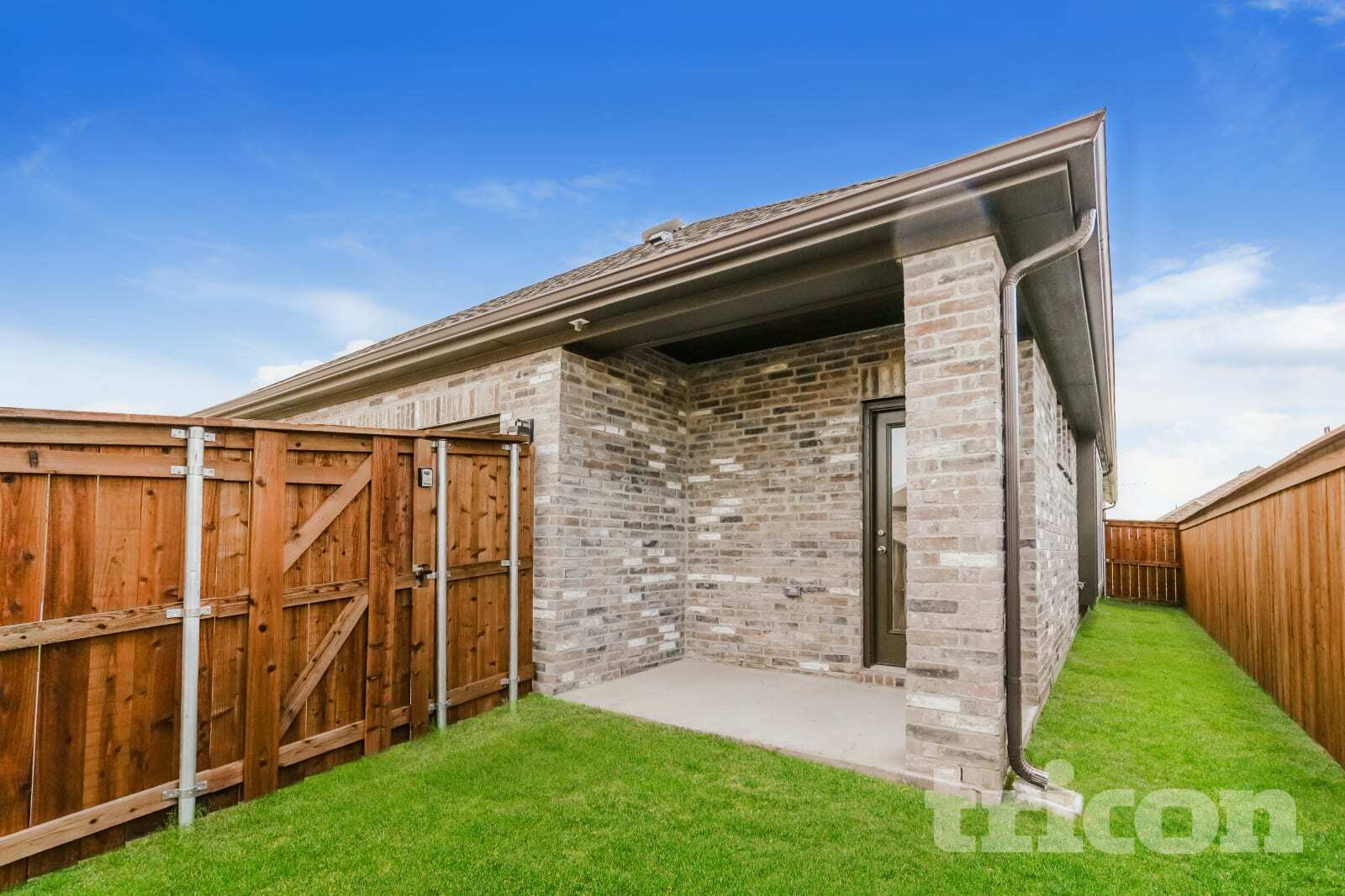 Building Photo - 8200 Howell Oak Dr