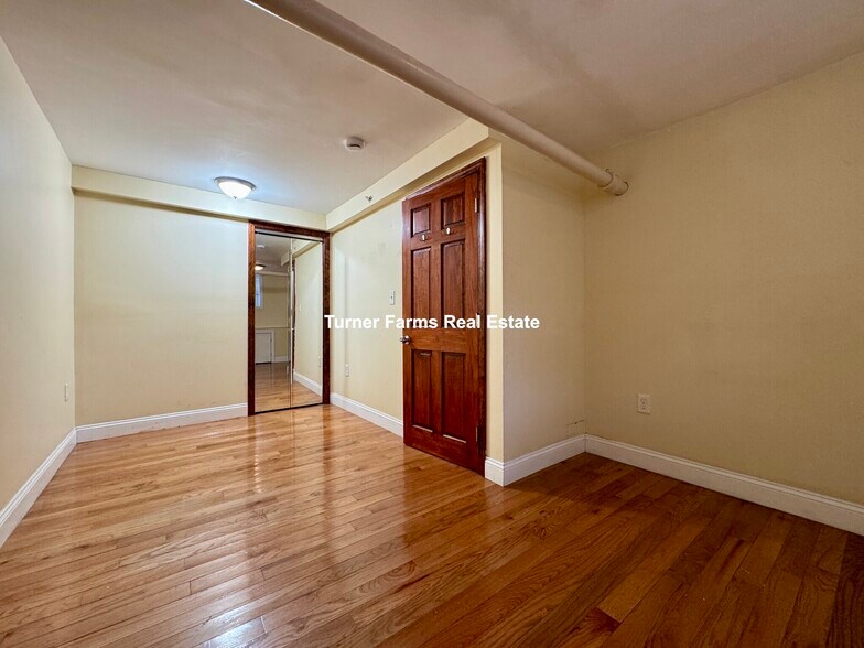 Building Photo - 154 Magazine St