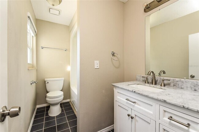 Building Photo - 507 67th Ave Dr W