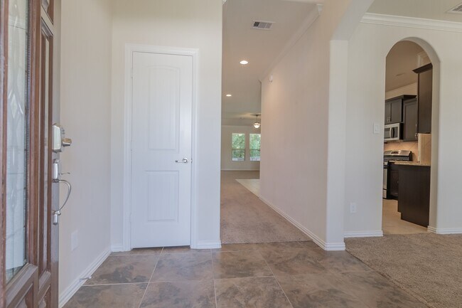 Building Photo - 5 Iris Arbor Ct