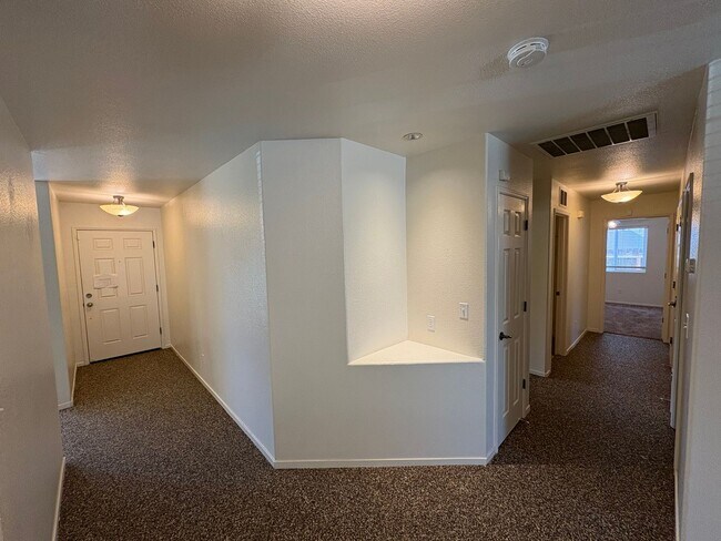 Building Photo - Lovely home available in Shannon Ranch area!