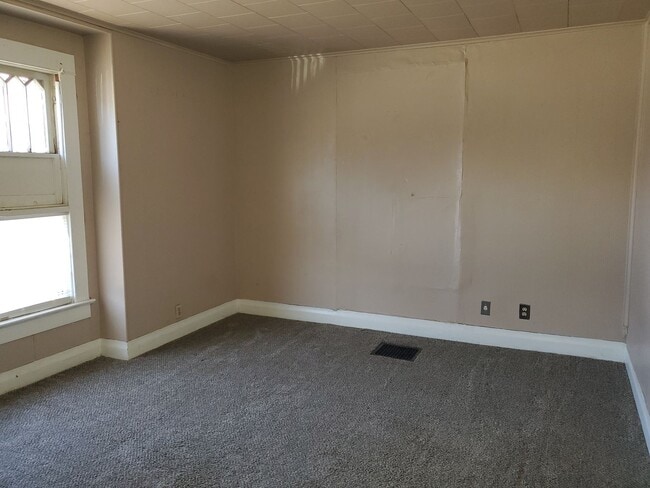 Building Photo - 1/2 off sec dep and first full month's ren...