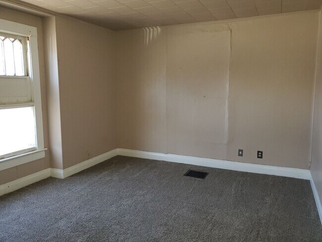 Building Photo - Charming 1-Bedroom Apartment in the Heart ...