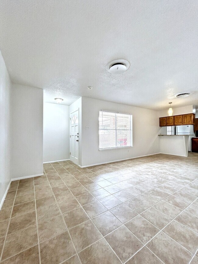Building Photo - 1212 Hillcrest Dr