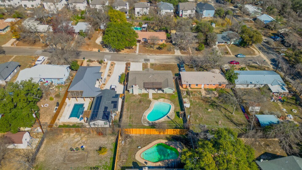 Building Photo - 1409 Highland Dr