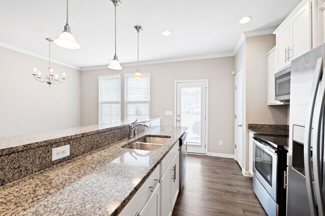 Building Photo - Modern Elegance in Brightleaf: 3-Bedroom Townhouse with Amenities Galore