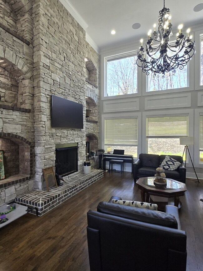 Building Photo - Amazing House In Windstone Available For Prelease