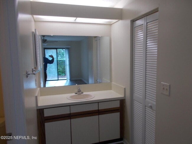 Building Photo - 8437 Long Meadow Cir N