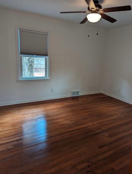 Building Photo - 750 Elm Ct