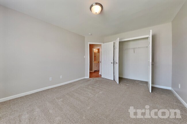 Building Photo - 51 Bear Oak Dr