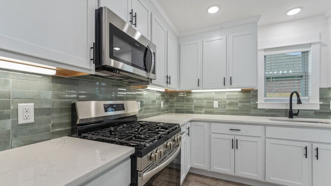 Building Photo - "Stylish 3-Bedroom Farmington Home with Gr...