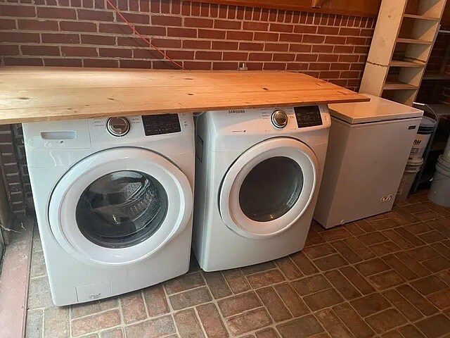 Building Photo - Room in House on Winburn Terrace