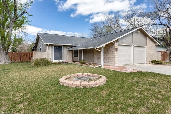 Building Photo - 10010 Childress Dr