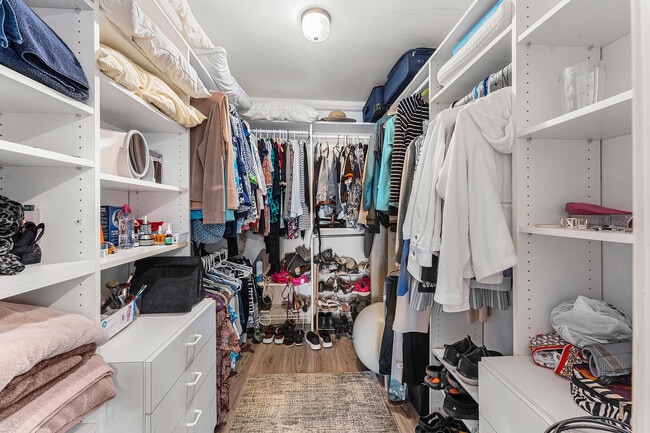 Building Photo - 100 S Beach Rd