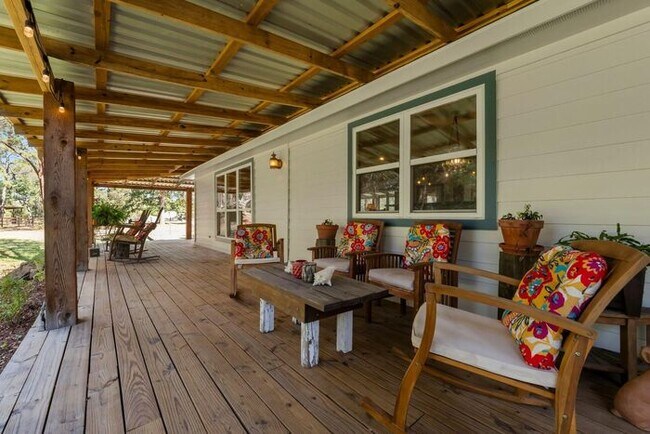 Building Photo - Country Living Rental on 26+ Acres!