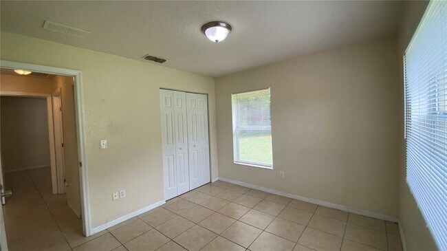 Building Photo - 523 Silver Way Dr