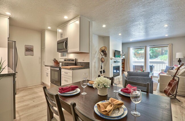 Building Photo - 3107 Golden Oaks Ln