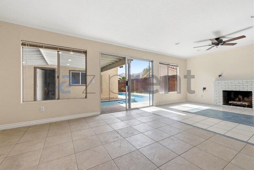 Building Photo - 23913 Parkland Ave