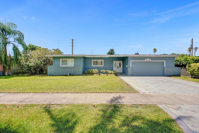 Building Photo - 1940 NE 185th Terrace