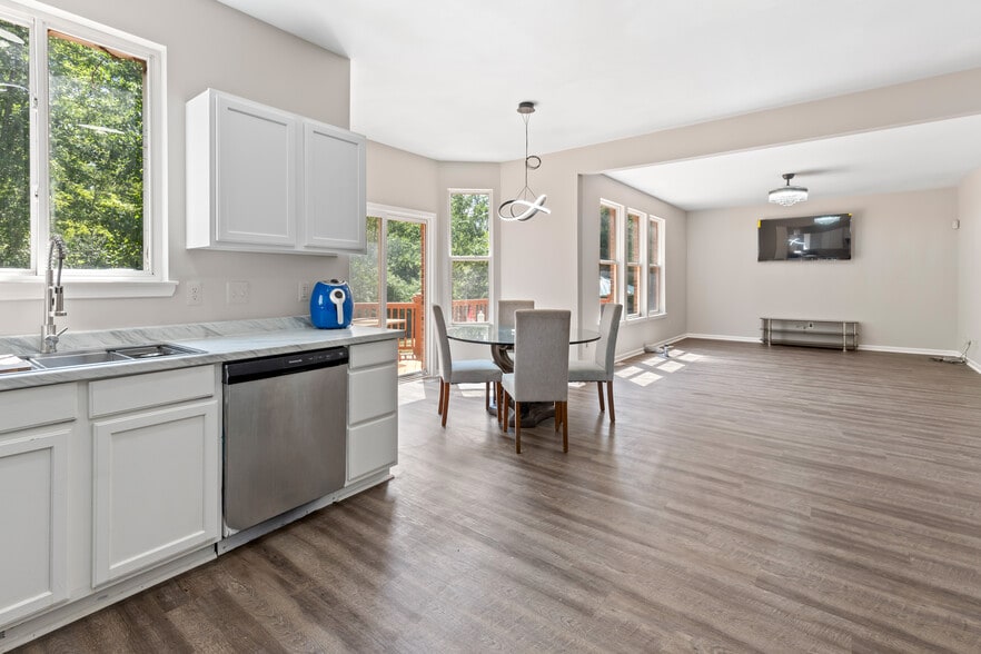 Building Photo - 16409 Eastwind St