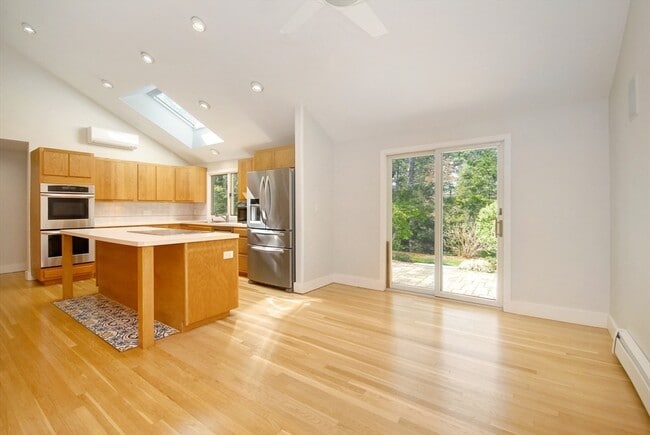 Building Photo - 40 Red Barn Rd