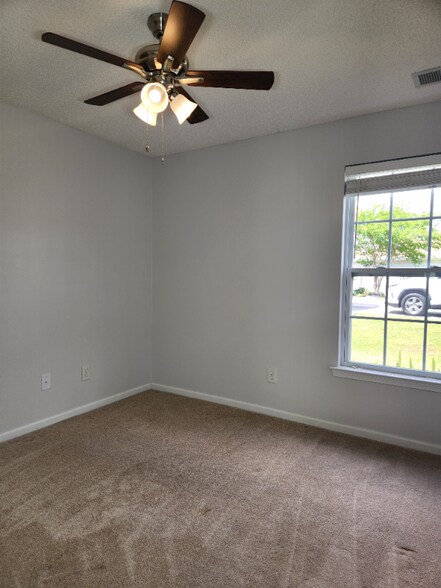 Building Photo - 505 White Hawk Ct
