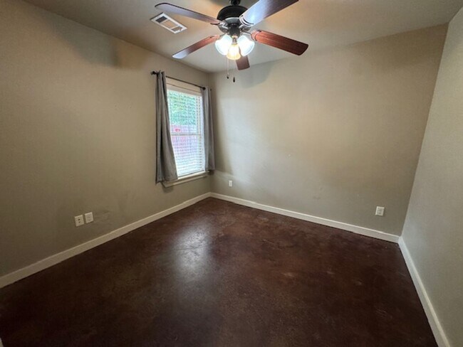 Building Photo - 2711 Ridgecrest Rd