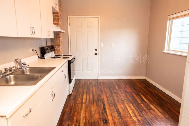 Building Photo - 1116 N 4th St