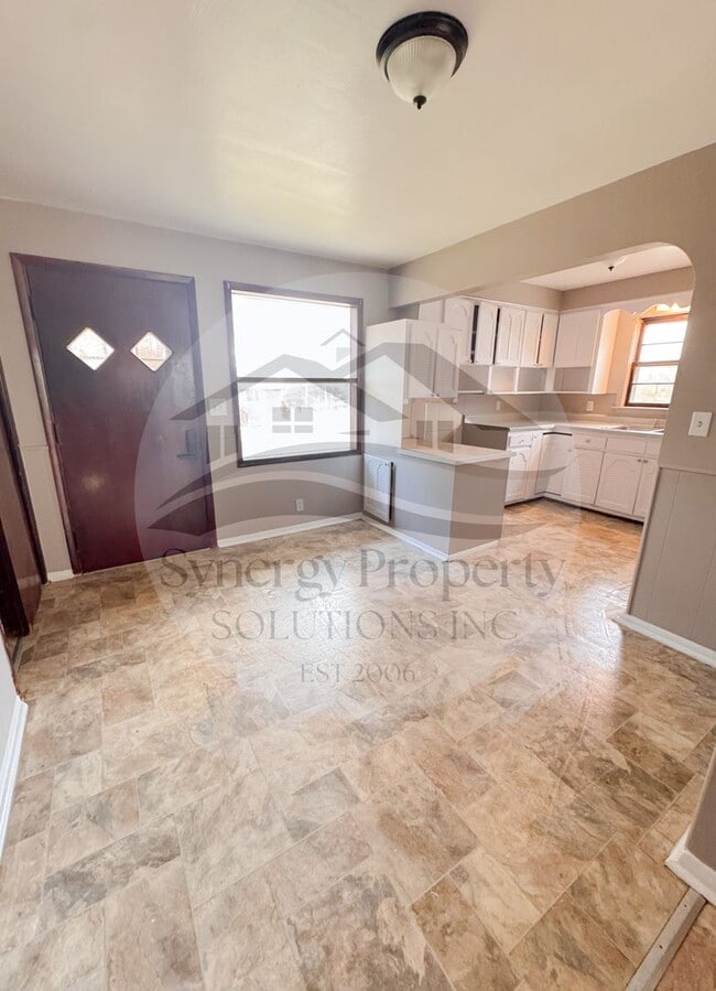 Building Photo - Madison Home with 2 Car Garage