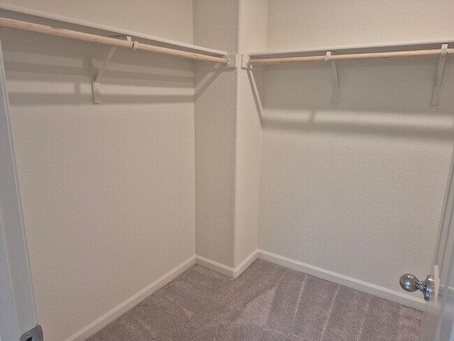 Building Photo - Come home to this Beautiful Newer 3 Bedroom 2.5 bath home