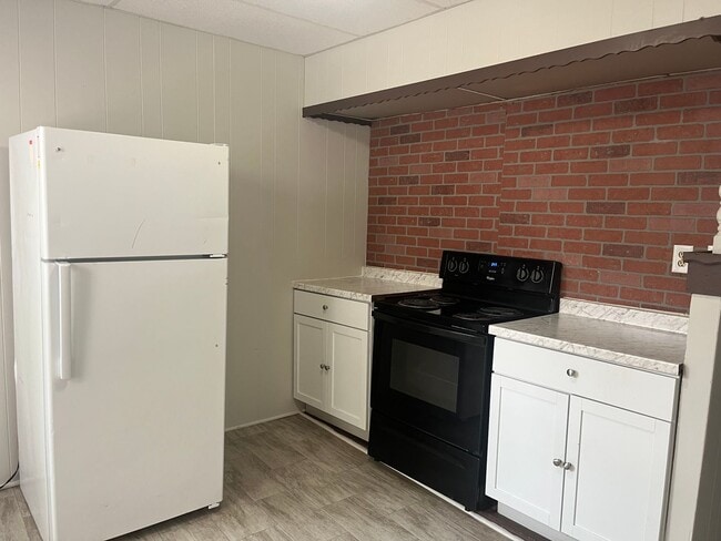 Primary Photo - ACCEPTING SECTION 8 - 3 Bedroom 1 Bath Hom...