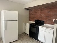 Building Photo - ACCEPTING SECTION 8 - 3 Bedroom 1 Bath Hom...