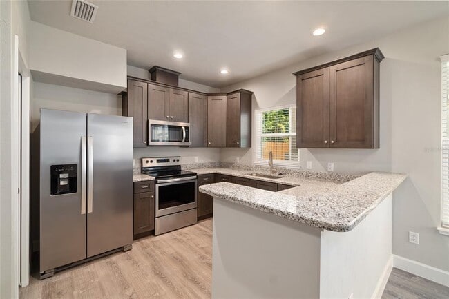 Building Photo - 622 NW 3rd Ave