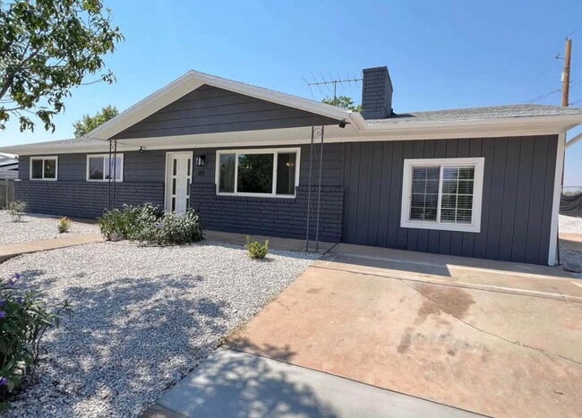 Building Photo - "Private Room with a shared bathroom (1 other room) locate in the Heart of Washington, UT!"