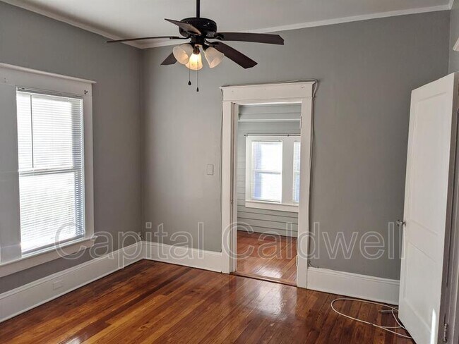 Building Photo - 304 E Hanna Ave