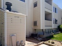 Building Photo - Cherry Creek Schools, 2 bed, 1 bath, 800 s...
