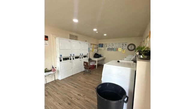 Building Photo - 2050 S Byrd Ave